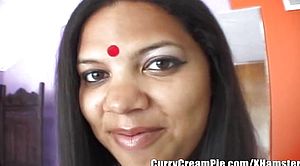 Round Indian stunner blows and porks a thick spunk pump