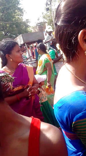 Madurai tamil scorching saree look of cool school female in public