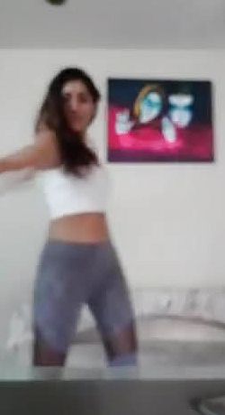 Super bitch doing seflies and dancing.mp4